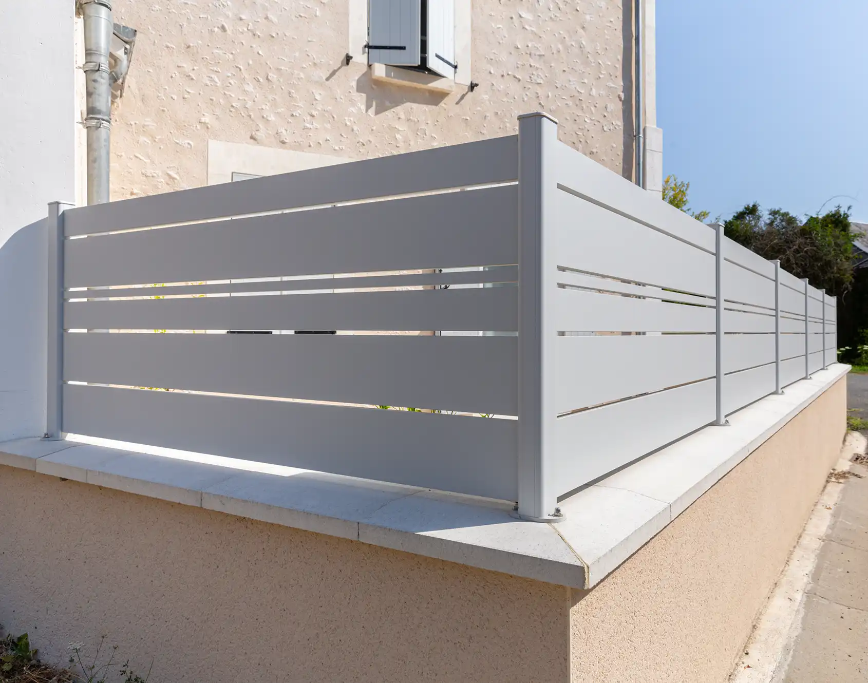 Clôture ajourée aluminium Spas- Kostum